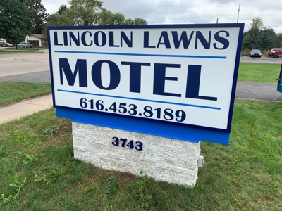 Lincoln Lawns Monument Sign Photo